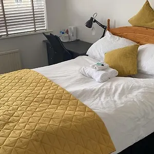 Homestay Cinderhouse Highbury Vale