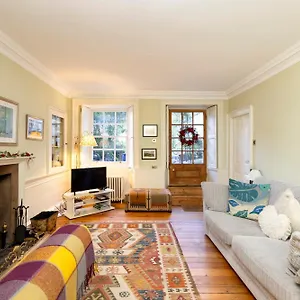 Apartment Joivy Beautiful Apartment, Private Garden, Calton Hill 